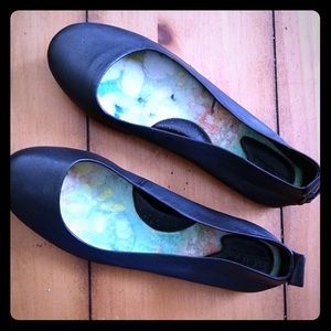 Born Black Leather Ballet Flats